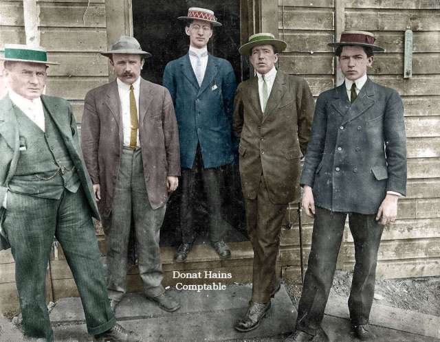 Employés de Bureau a la Tobin Manif 1915.jpg
