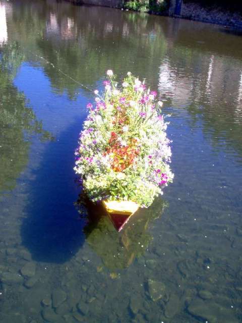 barque fleurie